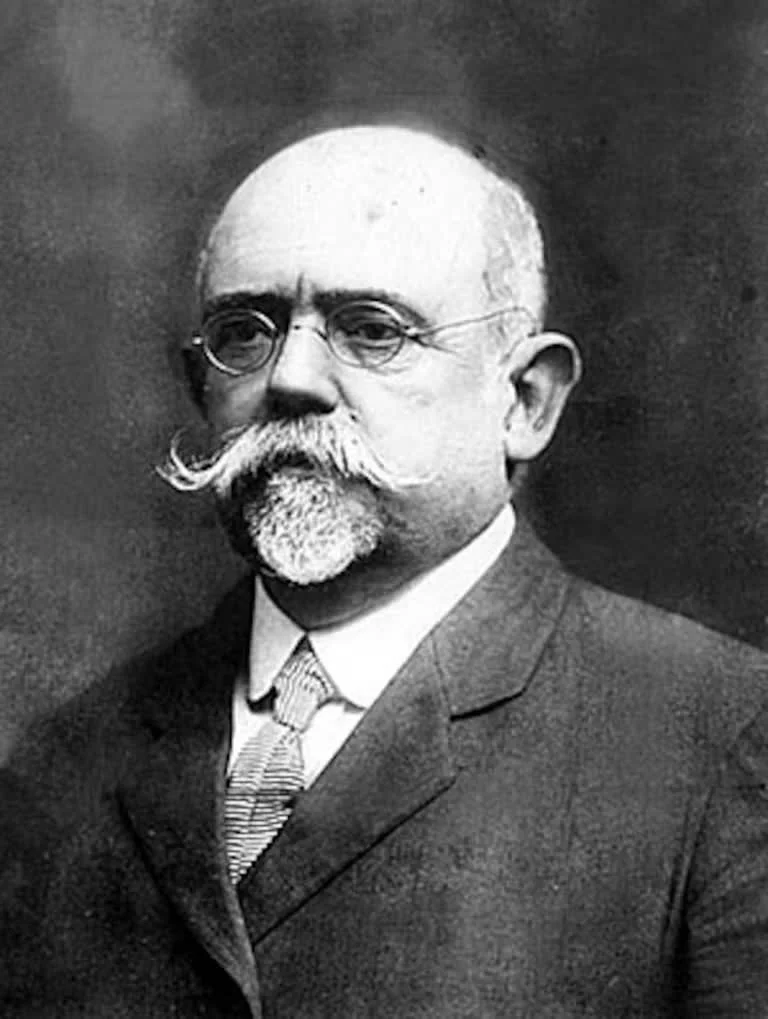 Retrato de Francisco Pascasio Moreno, naturalista y explorador argentino que exploró el Lago Argentino en 1879