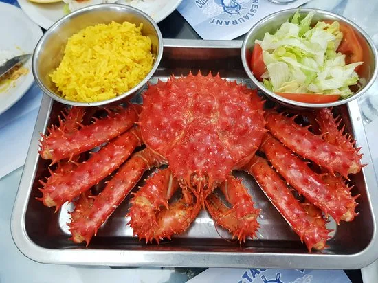 Centolla (cangrejo real) entera servida en Ushuaia — el marisco más codiciado del sur