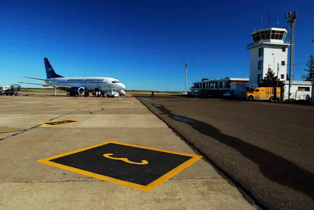 Aeropuerto Gobernador Castello, Viedma — acceso en repavimentación