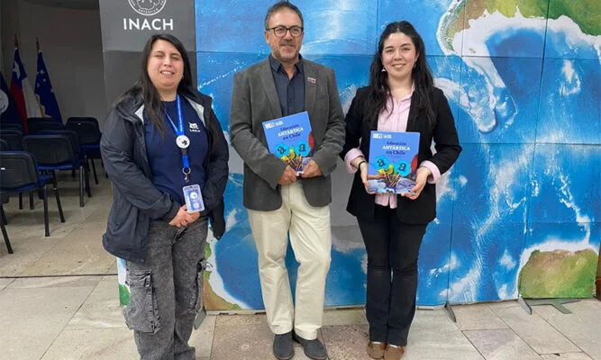 Presentan libro para llevar la Antártica a las aulas chilenas