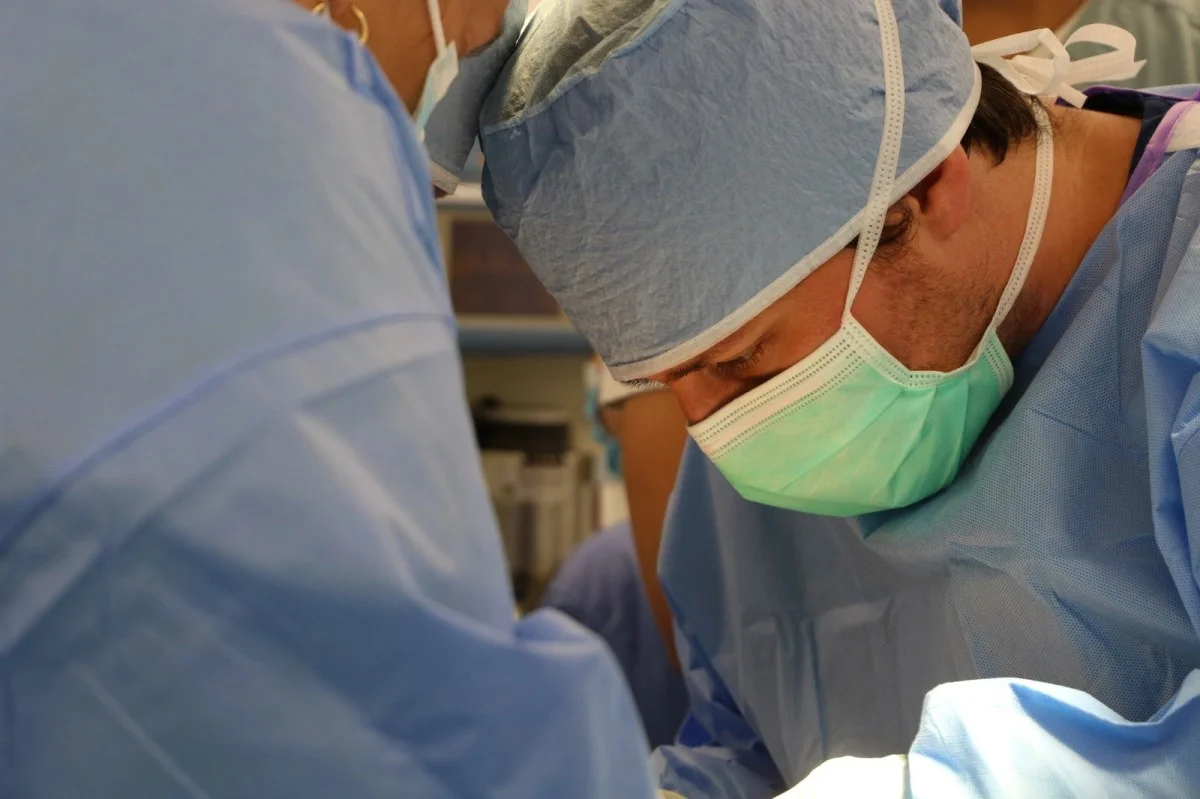 Cirujano rionegrino enseña cirugía robótica en Estados Unidos