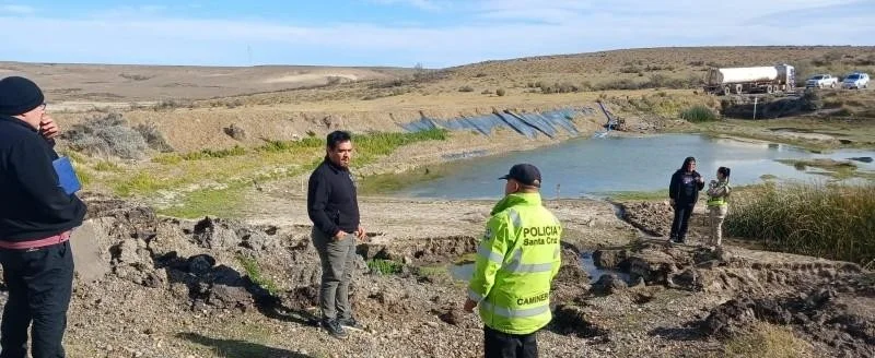 Camiones sin habilitación llevaban agua a una minera en Santa Cruz