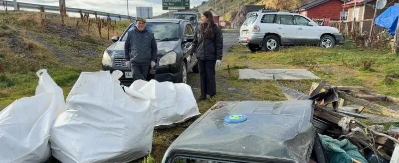Comunidad Yagán y vecinos recuperan el río Ukika en limpieza histórica