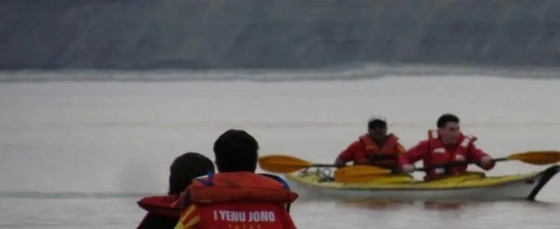 Kayak, locro y tehuelche: una escuela que navega entre dos culturas
