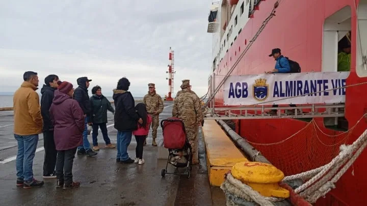 El rompehielos Viel abre sus puertas y Magallanes celebra el mar
