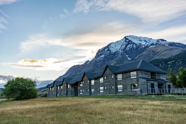 Torres del Paine busca revalidar el título de mejor hotel verde de Sudamérica