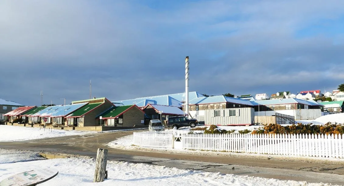 Malvinas define por primera vez qué enfermedades pueden negar residencia