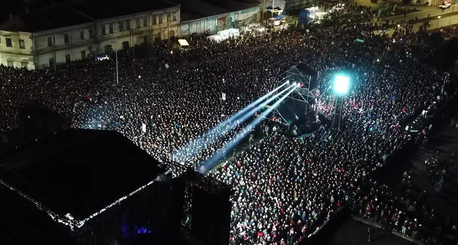 40 mil personas convirtieron el Estrecho en escenario: Los Bunkers arrasaron en Punta Arenas