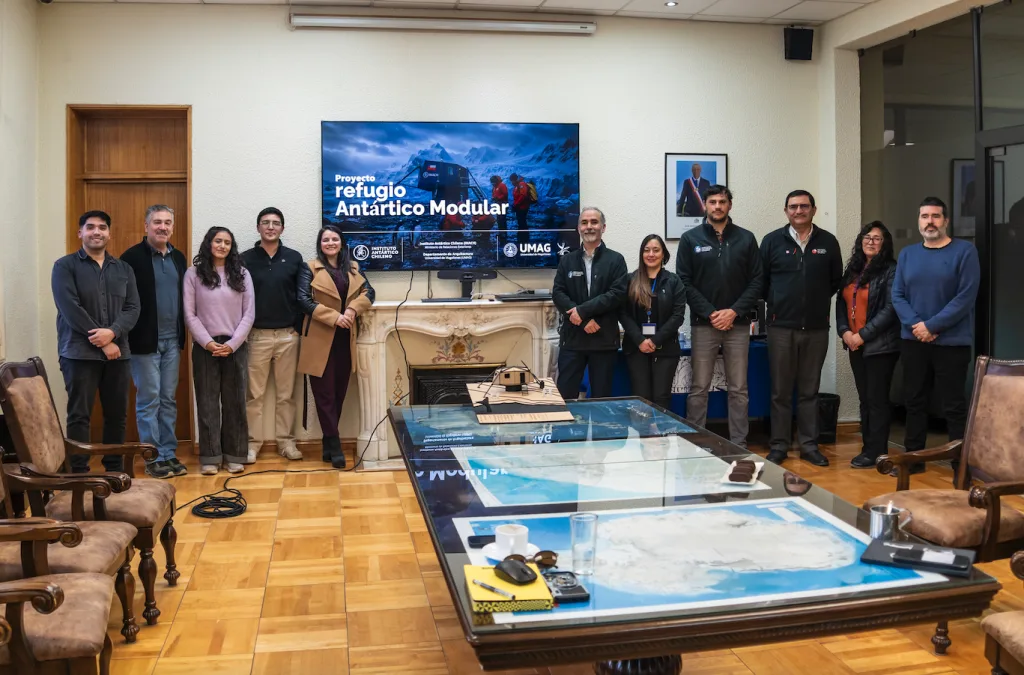 Refugio modular Sérac: arquitectura patagónica para sobrevivir en la Antártica