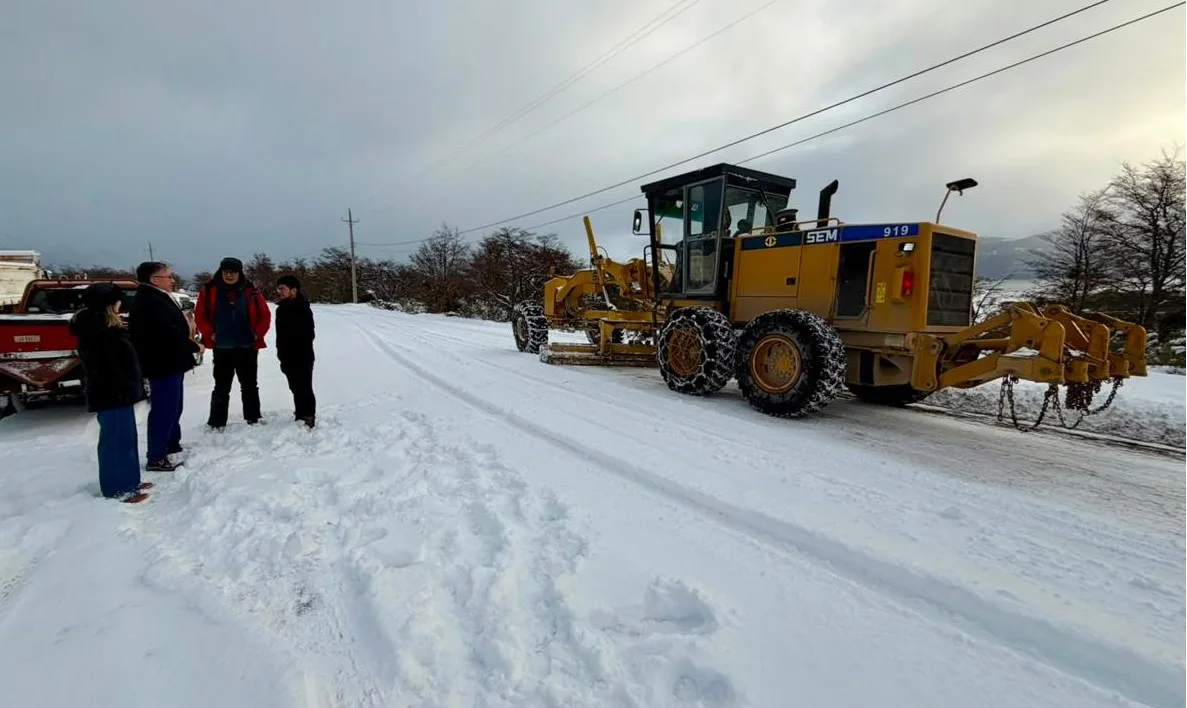 Puerto Williams bajo 18,5 cm de nieve: la primera gran nevada del año