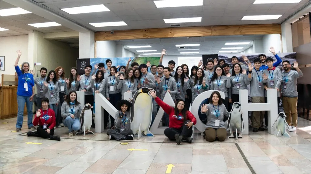 Quince escuelas de todo Chile llegan a Punta Arenas con ciencia antártica