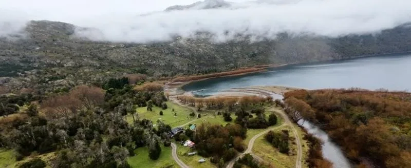 Pasarela sobre el Epuyén: el último tramo que cierra la Huella Andina