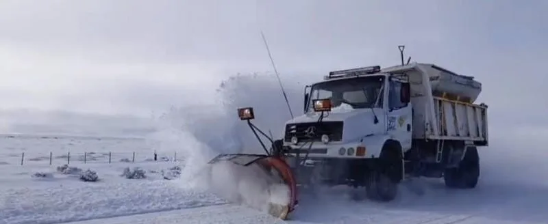 Ruta 40 y Ruta 3 bajo la nieve: Santa Cruz activa operativo vial invernal