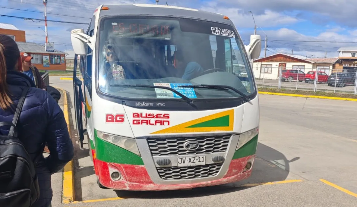 Ruta Natales–Torres del Paine: el bus público que faltaba llegó