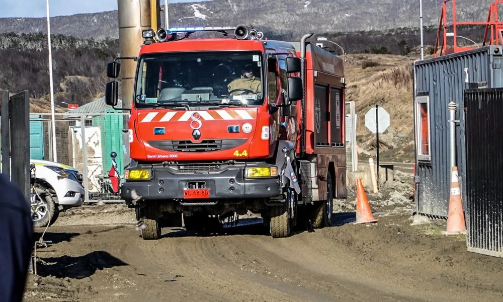 Punta Arenas controla incendio en su vertedero municipal