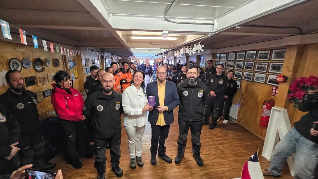 Primer matrimonio chileno en la Antártica después de 16 años