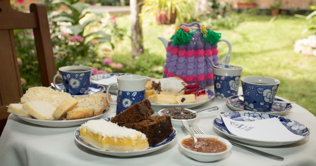 Té con tortas y mermelada — merienda en casa de té, Villa La Angostura