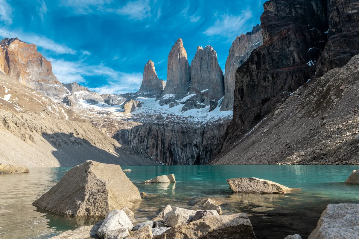 Torres del Paine conecta su primer cargador eléctrico gratuito en Cerro Castillo