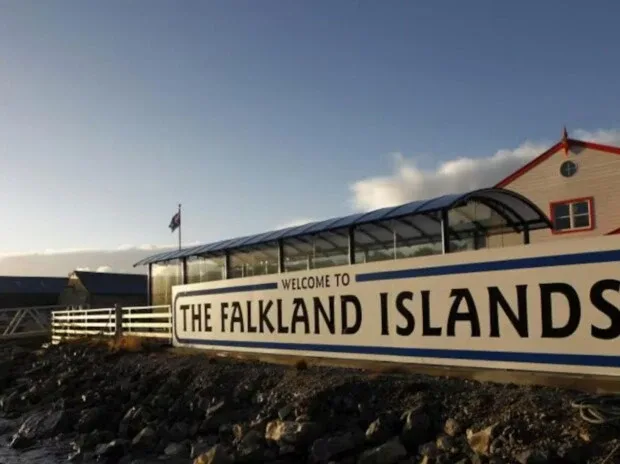 Cartel de bienvenida en las Islas Malvinas