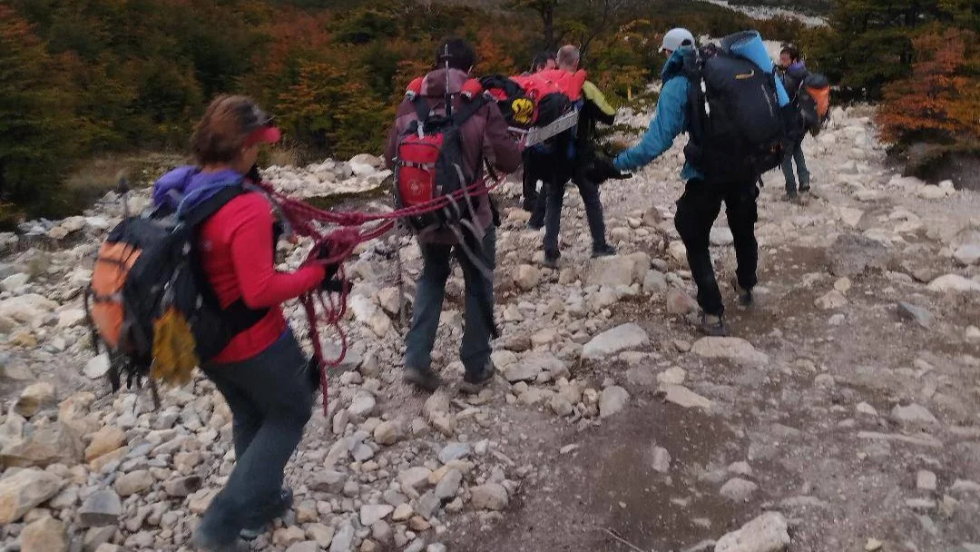 Dos turistas rescatados en El Chaltén en menos de 24 horas: una mexicana con fractura en Laguna de los Tres y un holandés extraviado toda la noche